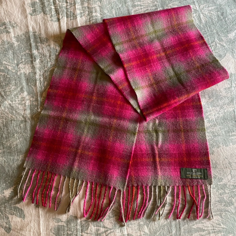 Highlander Collection by Lochcarron Plaid Fringe Scarf NWOT - Picture 4 of 5
